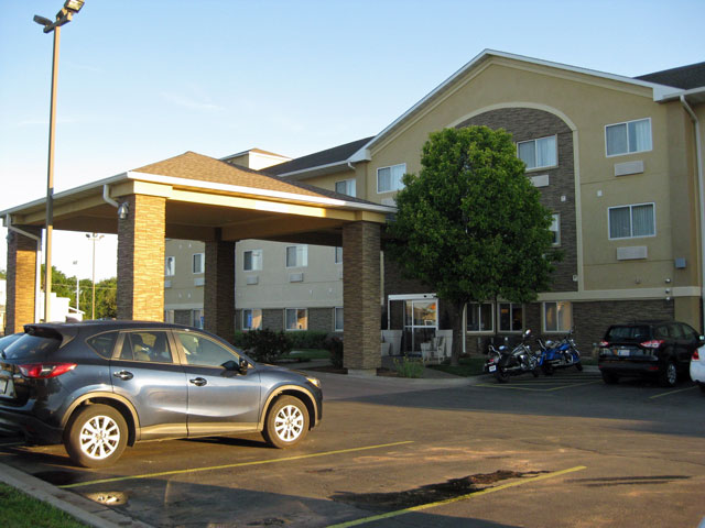 06-02-holiday-inn-canyon.jpg