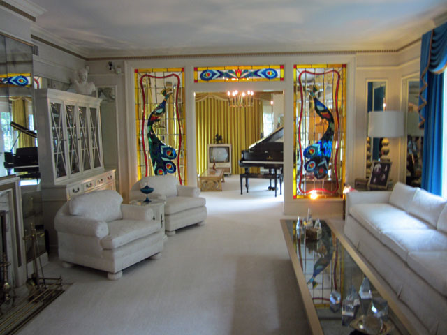 05-24-lounge-graceland.jpg