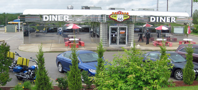 05-29-route-66-diner-inside.jpg