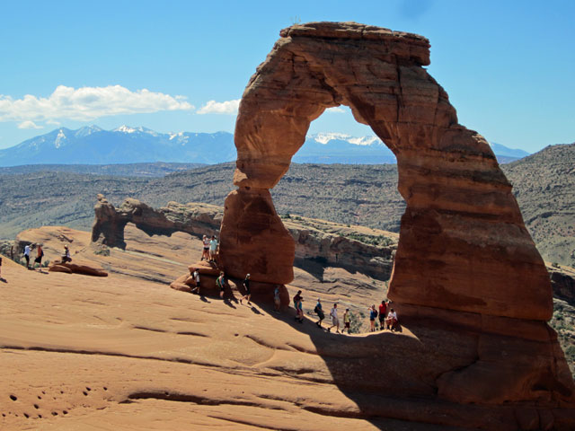 06-08-delicate-arch-context.jpg